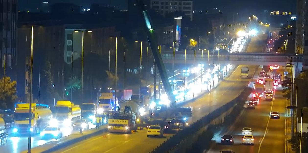 "Koroğlu" istiqamətində nəqliyyatın hərəkəti dayandırıldı - Səbəbi (FOTO)